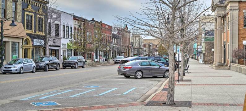 四季适宜的大港度假处，配有甲板！(All-Season Grand Haven Getaway with Deck!)图片