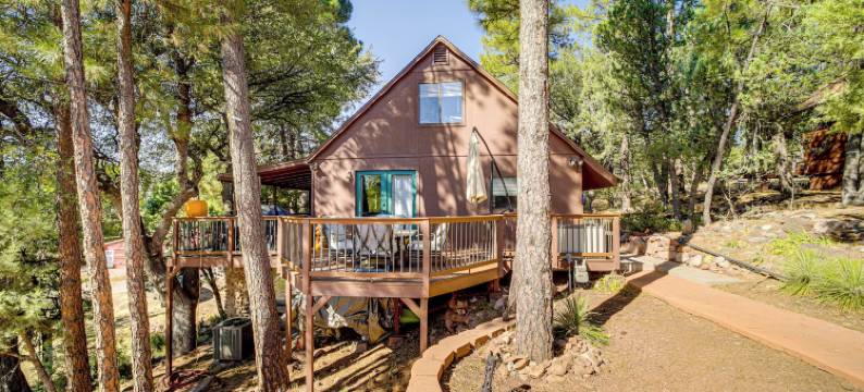 热水浴缸，游戏室：宠物友好的松树小屋！(Hot Tub, Game Room Dog-Friendly Pine Cabin!)图片