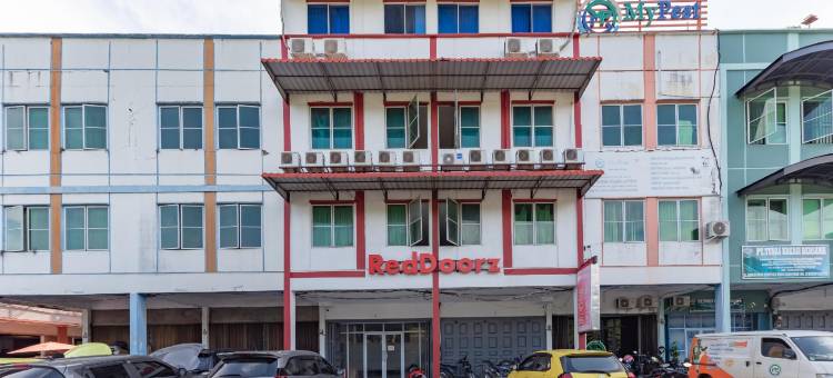 科普里购物中心红多兹Plus酒店(RedDoorz Plus Near Kepri Mall)图片