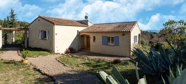 Tranquil holiday home with private pool图片