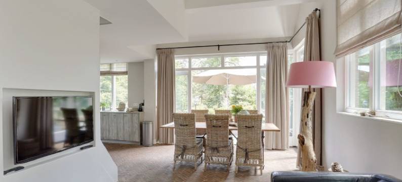 度假屋带露台在Bedafse Bergen(Holiday Home with a Terrace at Bedafse Bergen)图片