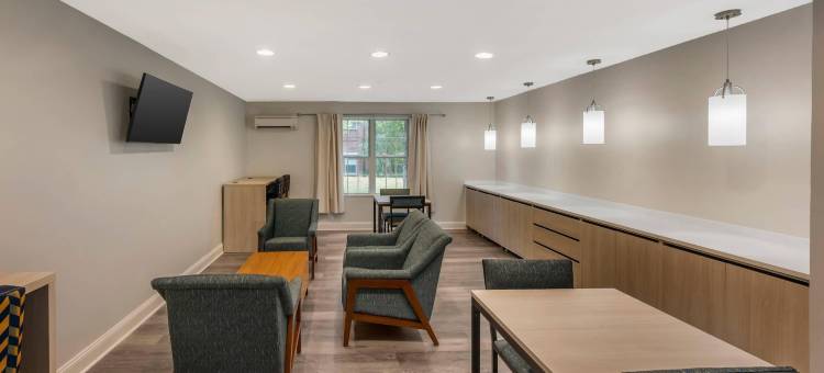 斯特林近杜勒斯镇中心的美茵斯坦套房酒店(Dulles Suites)图片