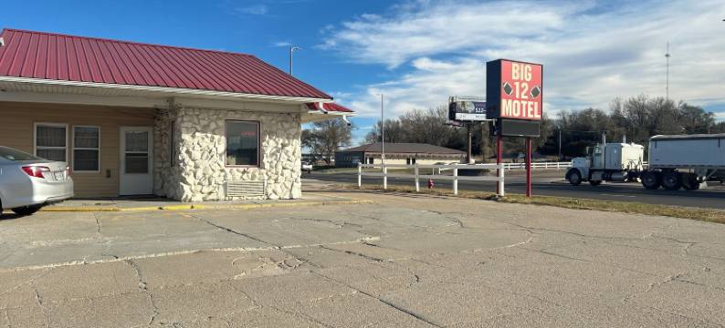 大12汽车旅馆布罗肯博内(Big 12 Motel Broken Bow NE)图片