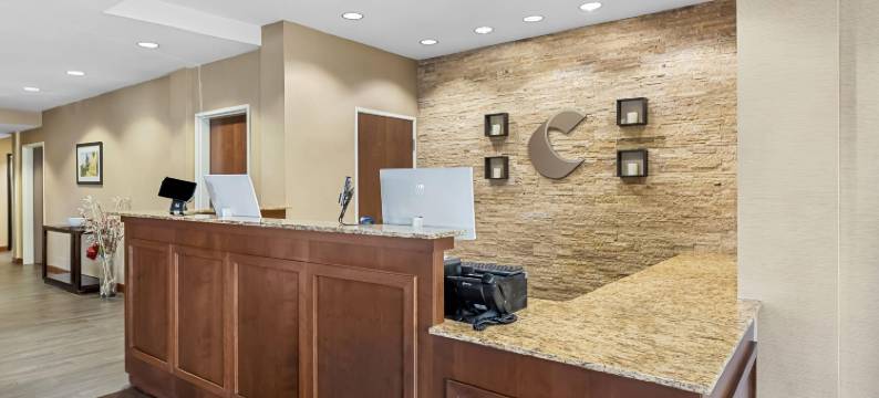 西医学中心舒适套房酒店(Comfort Inn & Suites West - Medical Center)图片