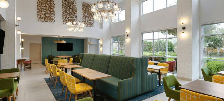 萨克拉门托机场纳托马斯欢朋套房酒店(Hampton Inn & Suites by Hilton Sacramento-Airport-Natomas)图片