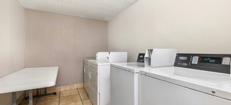 红屋顶酒店北达拉斯-中央公园(Red Roof Inn North Dallas - Park Central)图片