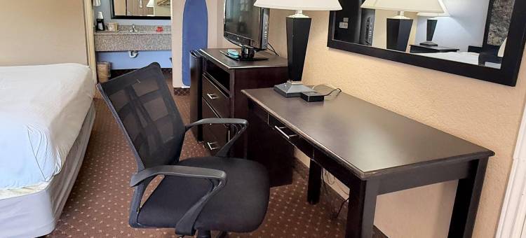 德州纽布朗费尔斯贝蒙特酒店 by Wyndham(Baymont by Wyndham New Braunfels TX)图片