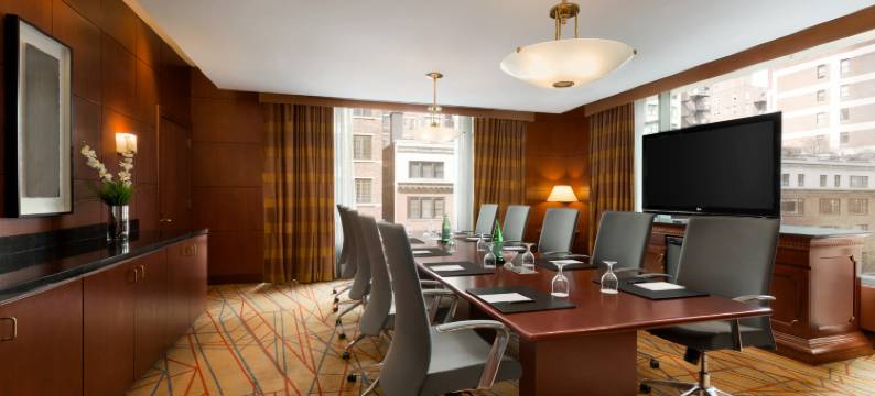 芝加哥壮丽大道希尔顿套房酒店(Hilton Chicago Magnificent Mile Suites)图片