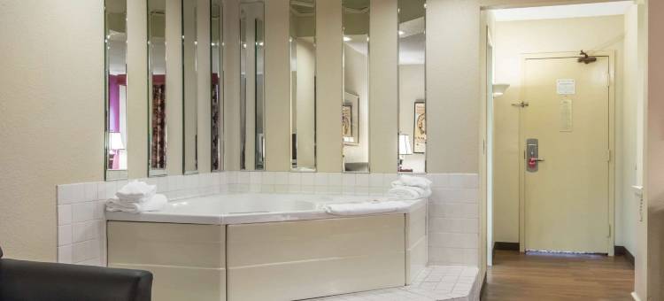密苏里州乔普林格林斯泰酒店(Greenstay Hotel Joplin Missouri)图片