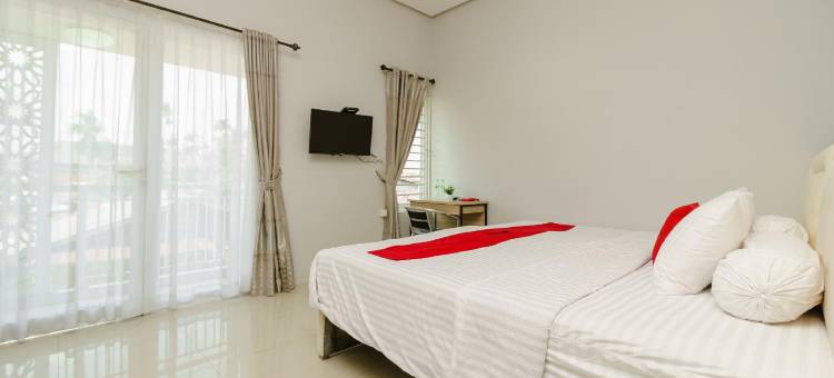 红多兹酒店@巨港惹兰德曼勒巴拉亚(RedDoorz @ Jalan Demang Lebar Raya Palembang)图片