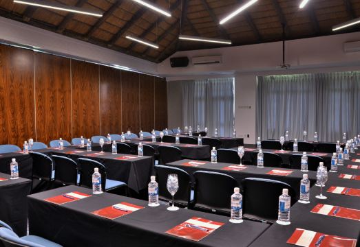 Cresta Mowana Safari Resort & SpaHotel Overview