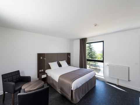 阿多尼斯第戎国际之家酒店