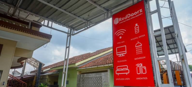 红门酒店沙利亚靠近门多罗车站沃诺索博 2(RedDoorz Syariah Near Terminal Mendolo Wonosobo 2)图片