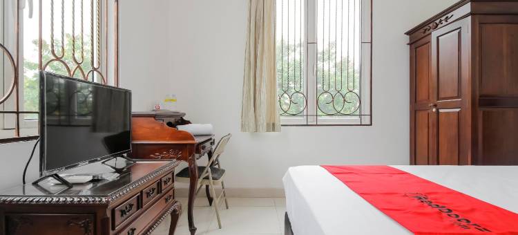 瑞德多兹普拉斯酒店 @ 佩玛纱丽卡拉瓦茨(RedDoorz @ Permata Sari Karawaci)图片