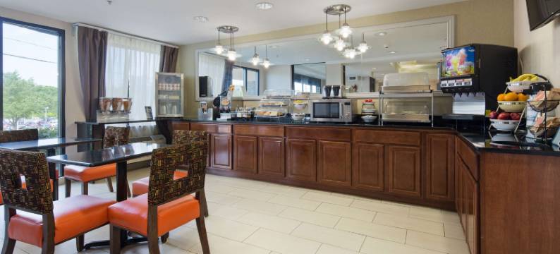 亨特斯维尔贝斯特韦斯特优质套房酒店(Best Western Plus Huntersville Inn  Suites Near Lake Norman)图片