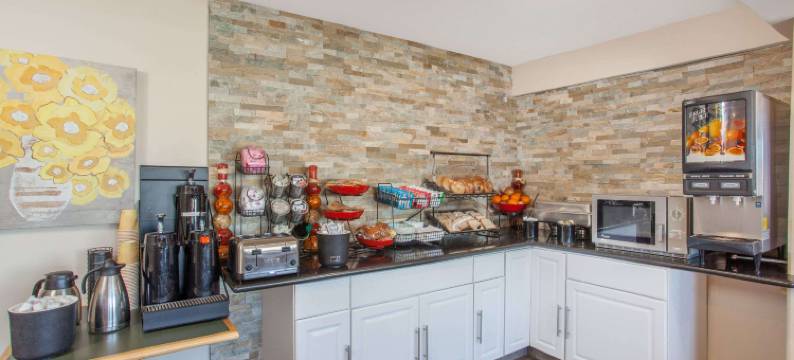 卡尔弗城华美达酒店(Ramada by Wyndham Culver City)图片