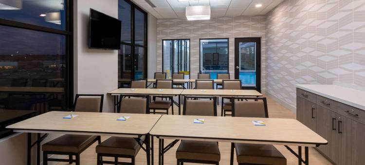 德卢斯米勒希尔购物中心温德姆戴斯酒店(Days Inn & Suites by Wyndham Duluth by the Mall)图片