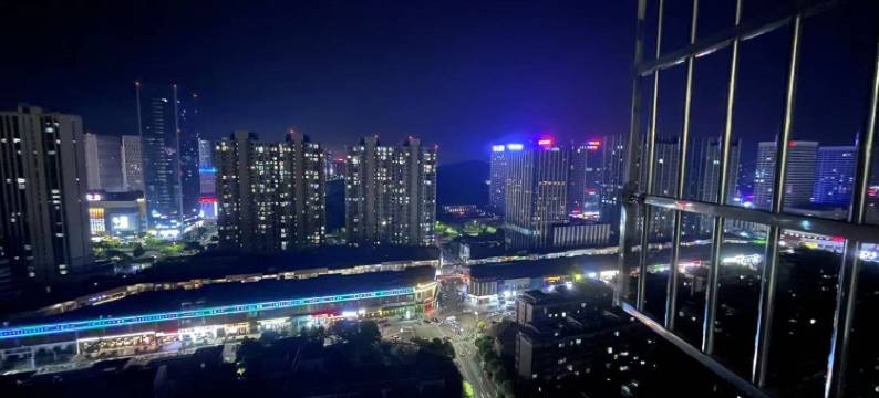 湖景山色民宿(广场四街分店)图片