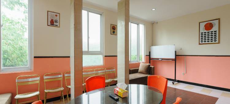 红门酒店尼尔丛林水上乐园茂物(RedDoorz Near the Jungle Waterpark Bogor)图片