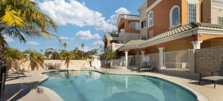 欧申赛德市-彭德尔顿营舒适套房酒店(Comfort Suites Oceanside Camp Pendleton Area)图片