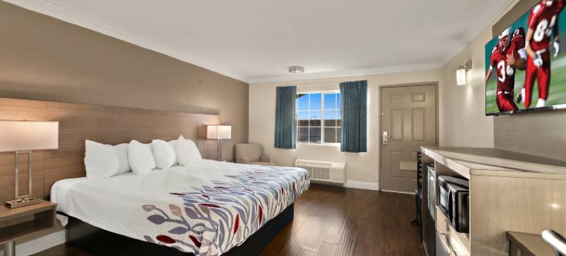 红屋顶酒店洛杉矶-贝尔弗劳尔(Red Roof Inn Los Angeles – Bellflower)图片