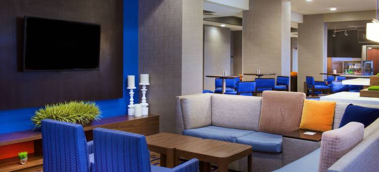 布卢明顿万怡酒店(Courtyard Bloomington)图片