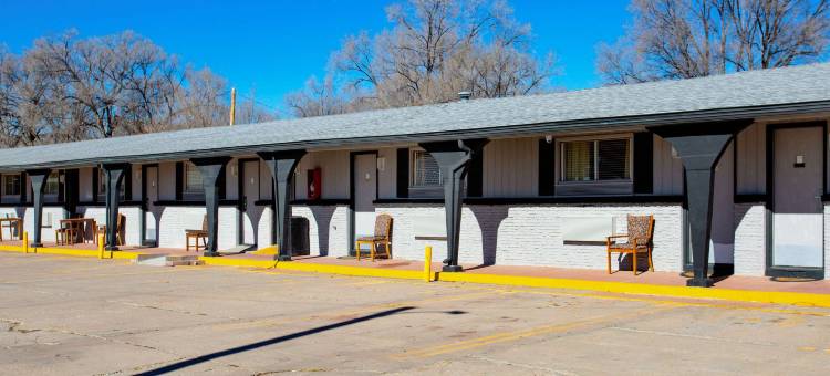 罗德威套房旅馆(Rodeway Inn & Suites Raton)图片