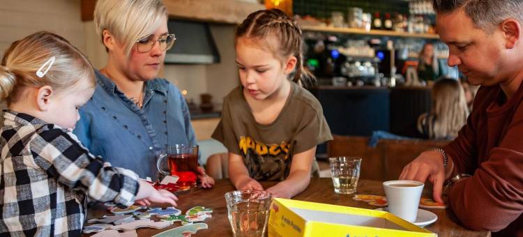 Bedafse Bergen的有露台的平房(Bungalow with a Terrace at Bedafse Bergen)图片