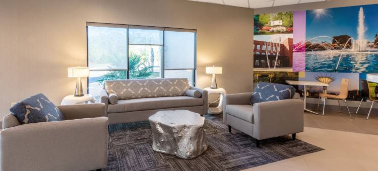 凯隆波因特酒店 - 近大学(Clarion Pointe Near University)图片