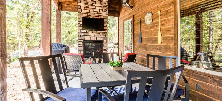 Stunning Cabin with Gas Fireplace and Hot Tub - Gorgeous Ample Retreat图片