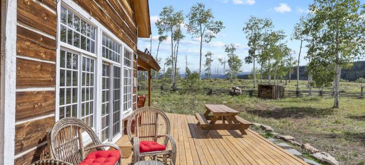 Expansive Deck and Breathtaking Views - Stunning Craftsman Retreat图片