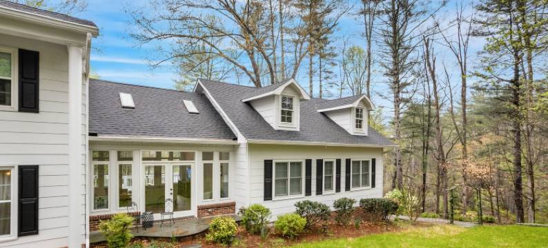 Charming Waterfront Home with Private Dock - Spacious Mountain Retreat图片