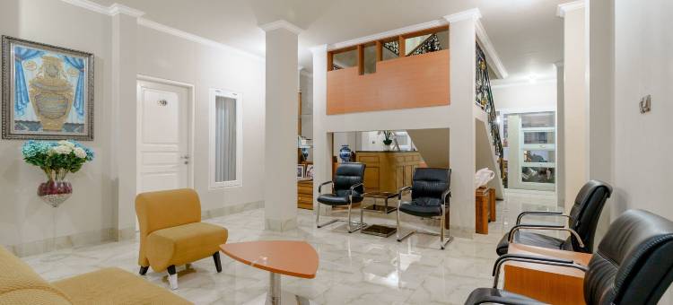 红多兹酒店-近塔曼马卡帕拉瓦恩希库特拉(RedDoorz Near Taman Makam Pahlawan Cikutra)图片