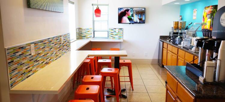 萨利纳斯豪生酒店(Howard Johnson by Wyndham Salinas)图片