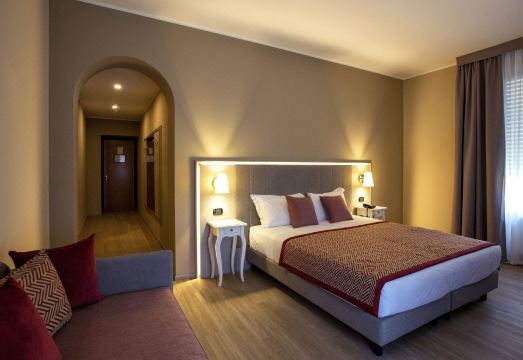 Hotel Villa MalpensaHotel Overview