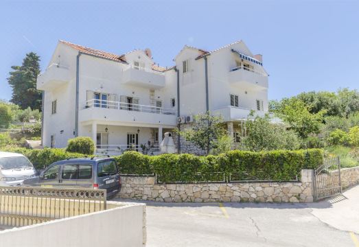 Apartments Jacky Hotel Overview