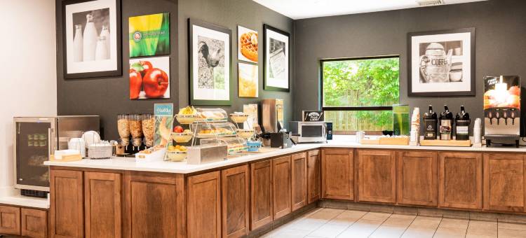 品质酒店及套房橡木村 - 克利夫兰南(Quality Inn & Suites Oakwood Village - Cleveland South)图片