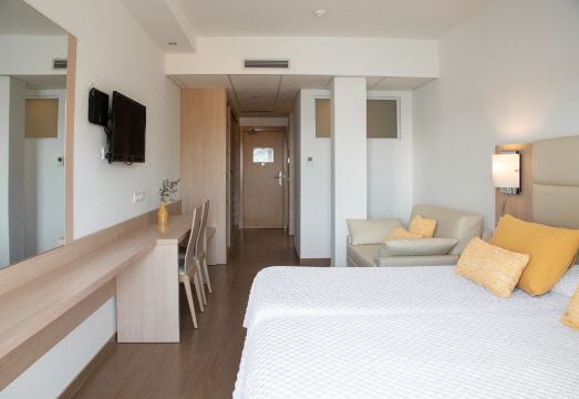 Hostal la Cigüeña Hotel Overview