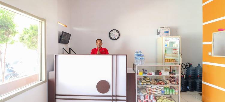 O 加鲁特酒店靠近塔罗贡广场(原维斯玛埃提加)(RedDoorz at Merdeka Street Garut)图片