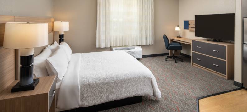 迈阿密多拉烛木套房酒店(Candlewood Suites MIAMI - DORAL by IHG)图片