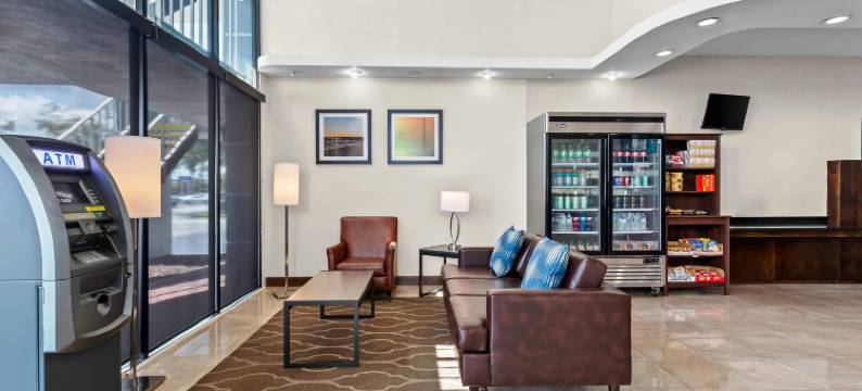 品质酒店及套房-热带风情球场(Quality Inn & Suites at Tropicana Field)图片