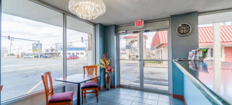 奥扎克交汇山景-由OYO管理(Ozark Junction Mountain View by OYO)图片