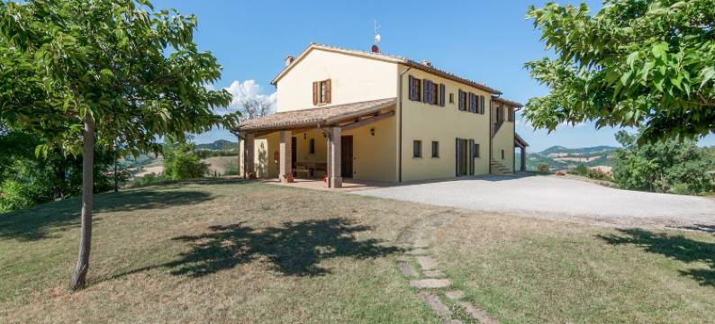 Holiday Home in Urbania with Hill Views图片