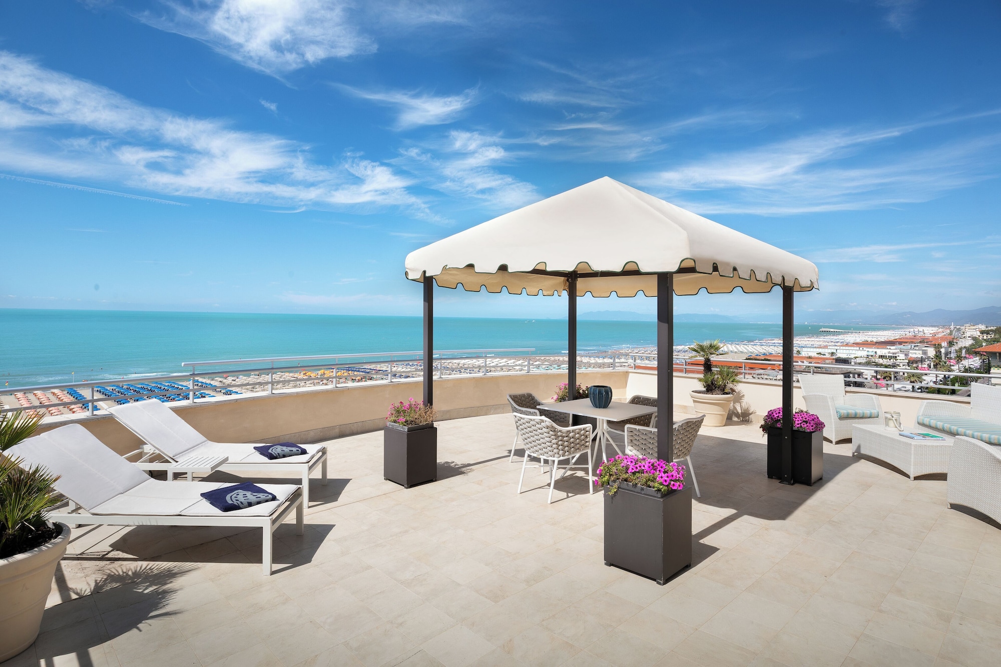 Hotel Sina AstorOver view