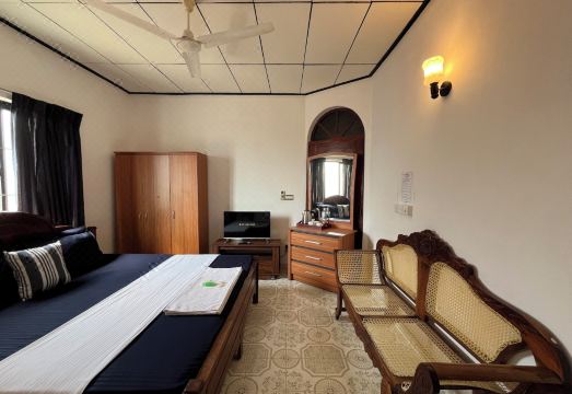 Rivinson Hotel Overview