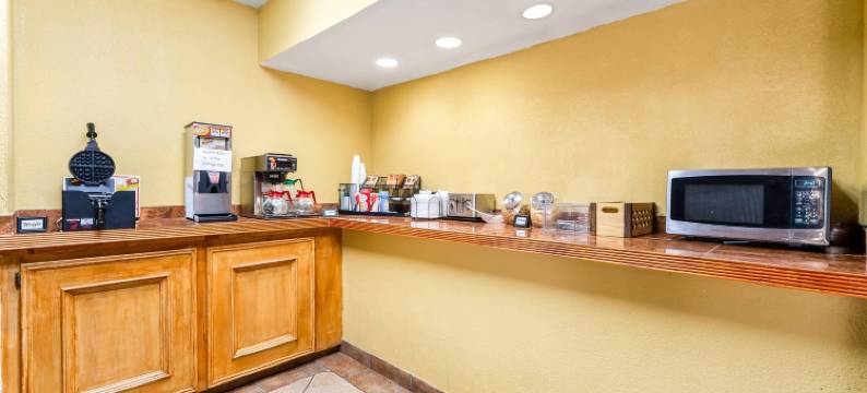 德里奥伊克诺旅馆(Econo Lodge Del Rio)图片