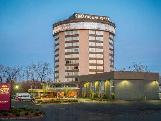 Crowne Plaza 萨德尔布鲁克 - 会议中心