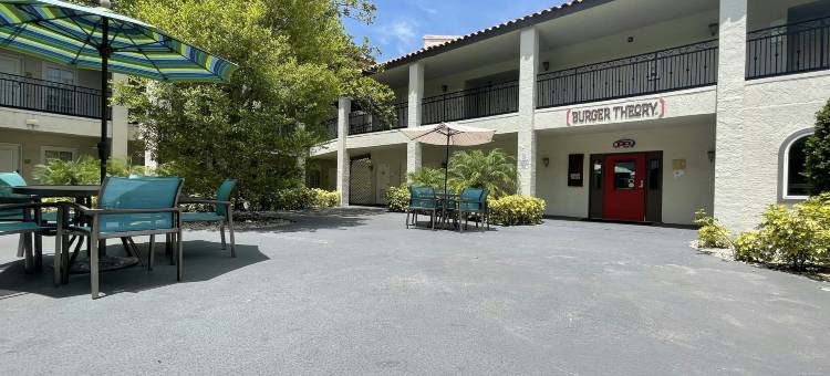 坦帕红屋顶普拉斯套房酒店(Red Roof PLUS+ & Suites Tampa- Busch Gardens)图片