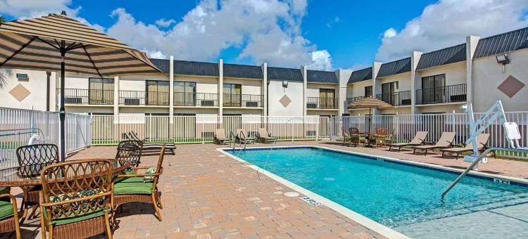 坦帕戴斯套房酒店-近依波城(Days Inn & Suites by Wyndham Tampa near Ybor City)图片