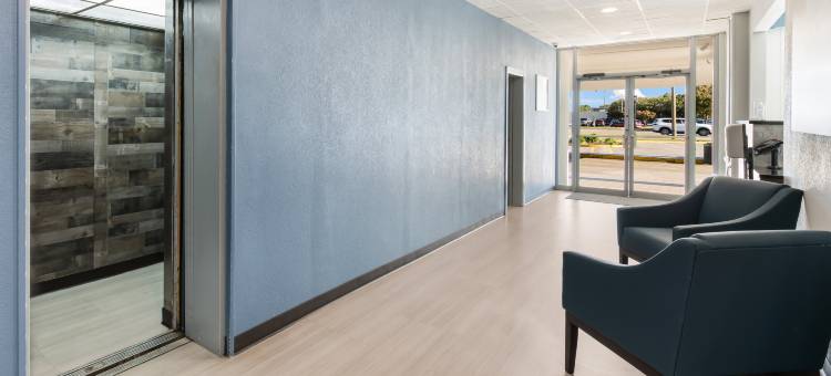 红屋之家城市工作室纽波特新闻 - 汉普顿西(HomeTowne Studios Newport News - Hampton West)图片